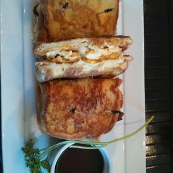 Wellshire Bed and Breakfast - French toast breakfast sandwich - Bed & Breakfast Near Me - Lunenburg, Nova Scotia Wellshire Bed and Breakfast - French toast breakfast sandwich - Bed & Breakfast Near Me - Lunenburg, Nova Scotia