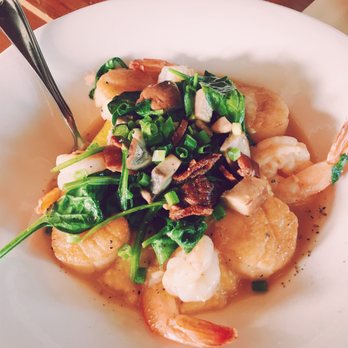 Island Grille - Shrimp & Scallop grits - American Near Me - Atlantic Beach, North Carolina
