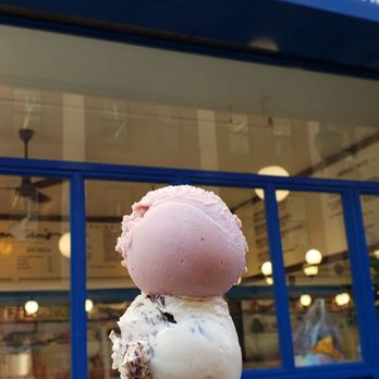 Morgenstern's - Top: strawberry pistachio pesto - 4/5 Bottom: Chocolate Oat - 5/5 - Ice Cream & Frozen Yogurt Near Me - New York, New York