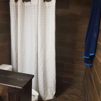 Hotel De Ville - Shower - Hotels Near Me - Corpus Christi, Texas