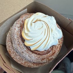 Yuzu meringue bun