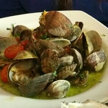 Taylor Shellfish Oyster Bar - Steamer, clam only and with pesto sauce - Seafood Near Me - Seattle, Washington
