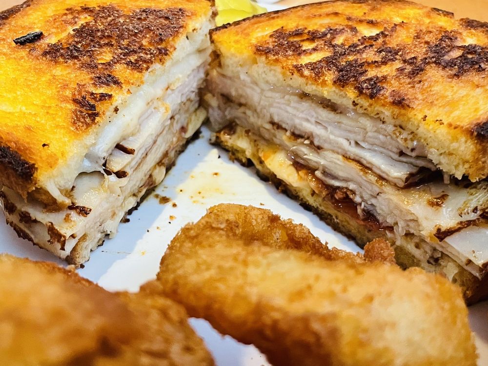 ARGOS DINER CLOSED Updated April 2024 232 Photos & 125 Reviews