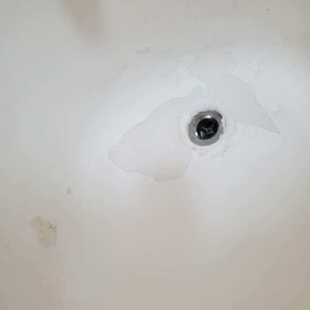 Quality Inn Chipley I-10 At Exit 120 - The tub had been over coated with something that was now peeling off. - Hotels Near Me - Chipley, Florida