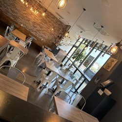 Poke Time - Dining area. Spotless. Smells fresh and clean