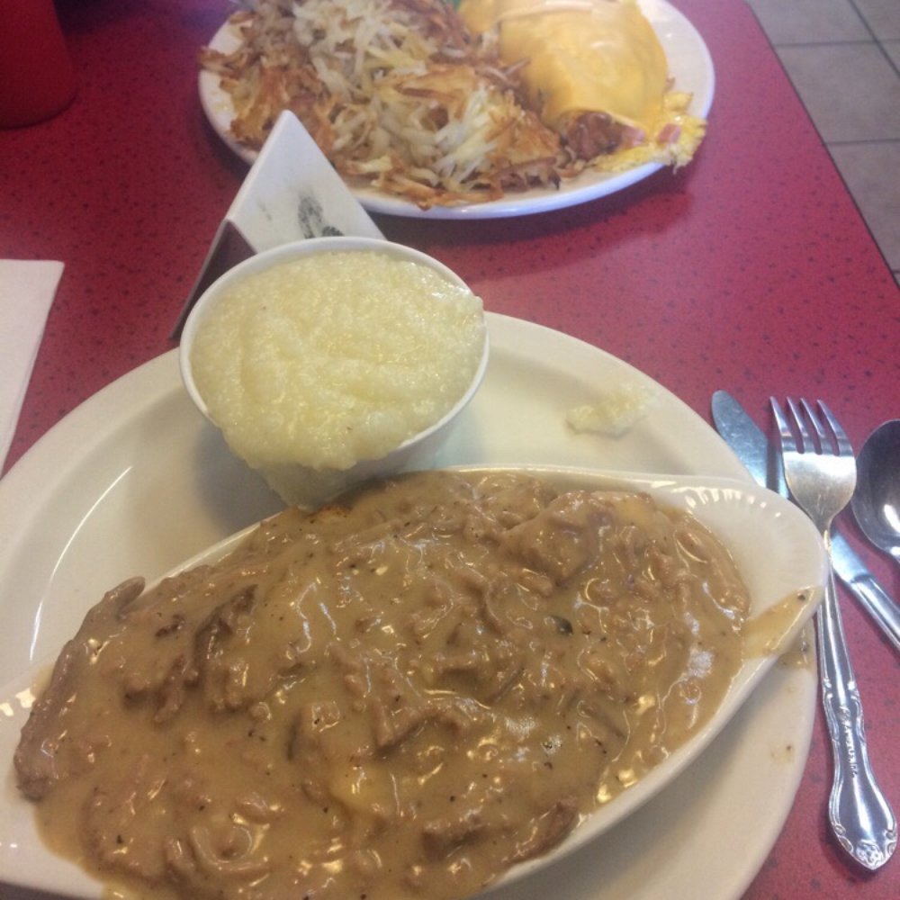 Joes Cafe - Ham and cheese omelette with hash browns, grits, biscuits and gravy. - Breakfast & Brunch Near Me - Orem, Utah