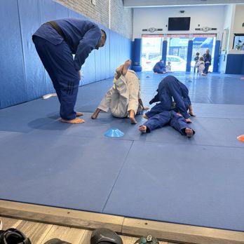 Gracie Barra Studio City - This is great for your kids. I highly recommend it. - Brazilian Jiu-jitsu Near Me - Los Angeles, California
