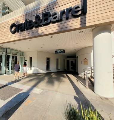 Crate & Barrel by null