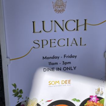 Som Dee Thai Kitchen & Bar - Thai Near Me - Denver, Colorado
