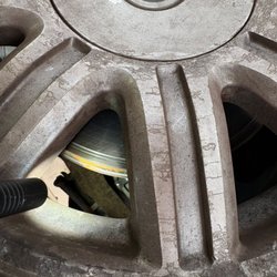 Another picture of the front rotor. Said that they replaced the bad rotors. But this shows otherwise.