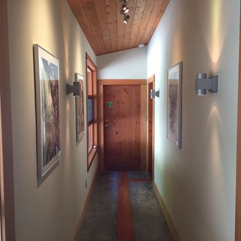 He-Tin-Kis Lodge - Common hallway - Hotels Near Me He-Tin-Kis Lodge - Common hallway - Hotels Near Me
