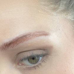 Sefora Sculpts Brows - No make up on brows. Uneven lines and off shading.