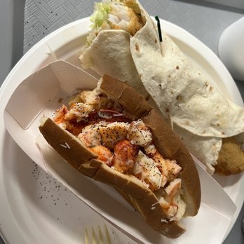 Johnny Ads - Hot Lobster Roll & Fish Taco - Seafood Near Me - Old Saybrook, Connecticut