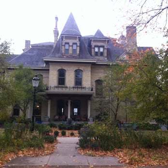 Inn at Pine Terrace - Inn - Bed & Breakfast Near Me - Oconomowoc, Wisconsin