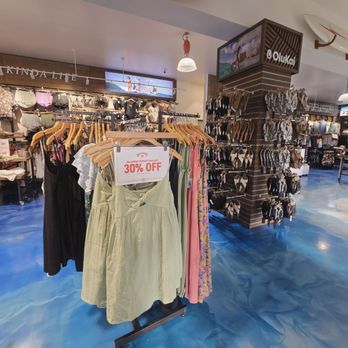 Billabong - Monday, 7/28/2025 - Billabong in Hale'iwa in Northshore area. - Men's Clothing Near Me - Haleiwa, Hawaii Billabong - Monday, 7/28/2025 - Billabong in Hale'iwa in Northshore area. - Men's Clothing Near Me - Haleiwa, Hawaii