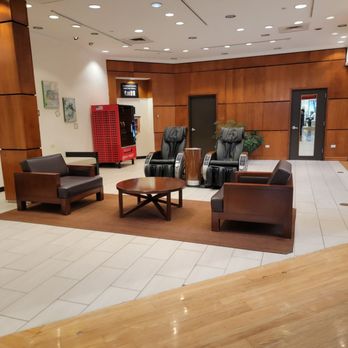 Northbrook Court - Seating / waiting area - Shopping Centers Near Me - Northbrook, Illinois