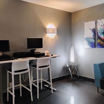 Best Western Laval-Montreal - Business centre - Hotels Near Me - Laval, Quebec