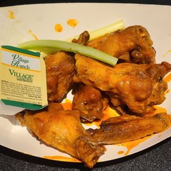 Baltimore Comedy Factory - 5'27'2022 Wings - Buffalo - WORSE WINGS IN THE WORLD !! AND COLD !!