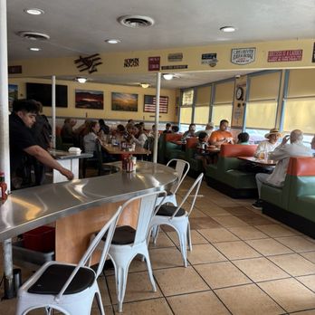 The Reyn - Inside - American Near Me - Pasadena, California