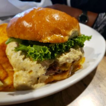 The Lighthouse Restaurant & Dock Bar - Burger - Bars Near Me - Solomons, Maryland