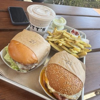 Gotts Roadside - Burgers Near Me - Napa, California Gotts Roadside - Burgers Near Me - Napa, California