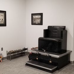 Executive Barber Shop - Shine stand