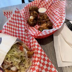 Gyromania - Chicken gyro and Cauliflower Plate