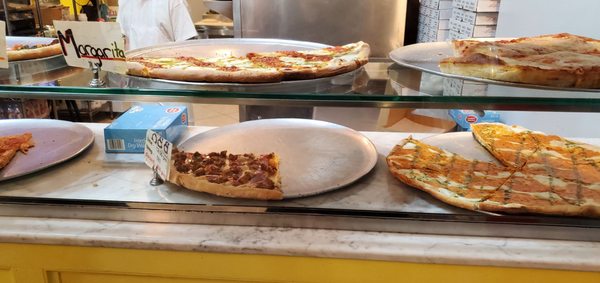 Tony's Pizza by null