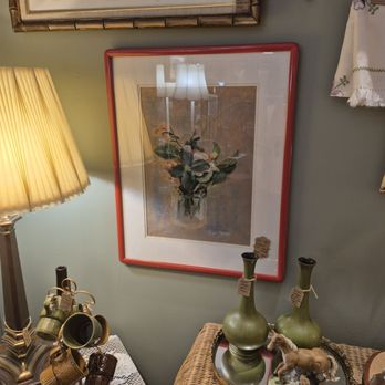 Blue Octopus Antiques & Artisans - Antiques Near Me - Eden, North Carolina