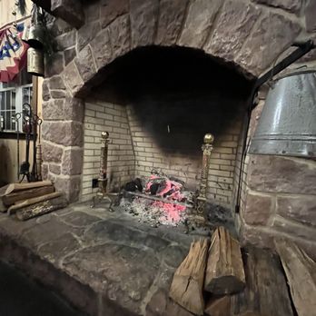 Stampede Barbecue - Friday night in January - I love a real fireplace! - Barbeque Near Me - Mohnton, Pennsylvania