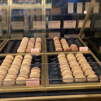 Le Chocolat Alain Ducasse - Macarons - Chocolatiers & Shops Near Me - Nice, 06