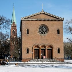 Der Wedding - Der Leopoldplatz mit alter und neuer Nazarethkirche.