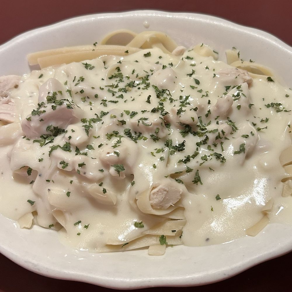 Mamma Rosa's Restaurant - Chicken Alfredo passable - Pizza Near Me - Salem, Indiana