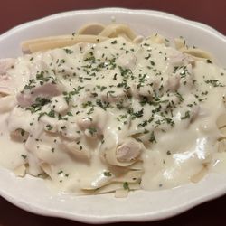 Mamma Rosa's Restaurant - Chicken Alfredo passable
