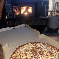 Mogul Mountain Pizza - Some of the best bbq chicken Pizza!