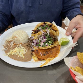 Eva's Mexican Restaurant - Taco platter with rice and beans - Mexican Near Me - Buffalo Grove, Illinois