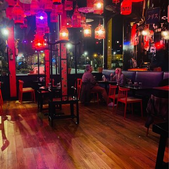Bendi Wok N Bar - Dining section - Asian Fusion Near Me - Columbus, Ohio