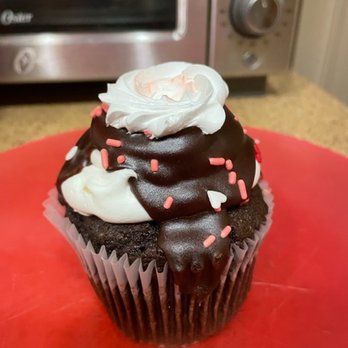 Smallcakes Cupcakery - Hot Fudge Sundae - Cupcakes Near Me - Saint Simons Island, Georgia Smallcakes Cupcakery - Hot Fudge Sundae - Cupcakes Near Me - Saint Simons Island, Georgia