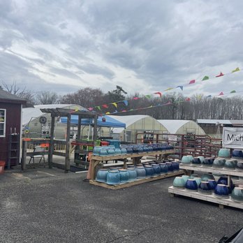 Crowder Farms - Great assortment of beautiful pots! - Farms Near Me - Mechanicsville, Virginia Crowder Farms - Great assortment of beautiful pots! - Farms Near Me - Mechanicsville, Virginia