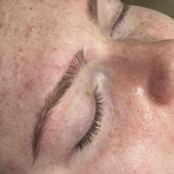 CR Beauty - Eyebrow shape up and tweeze (after)