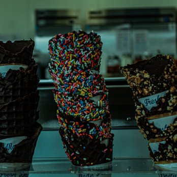 Cold Stone Creamery - first bottom floor - Ice Cream & Frozen Yogurt Near Me - Oceanside, California