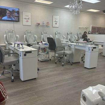 Elite Nails and Spa - Inside - Nail Salons Near Me - Dublin, Georgia