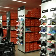 nike lee outlets