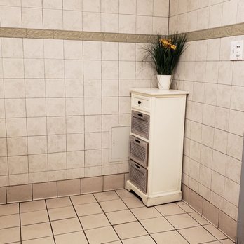 Wren's Cafe - Clean bathroom - Breakfast & Brunch Near Me - Vacaville, California Wren's Cafe - Clean bathroom - Breakfast & Brunch Near Me - Vacaville, California