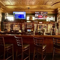 The Windsor Tavern and Grill - Classic Chicago bar
