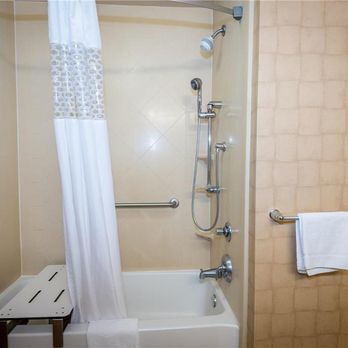 Hampton Inn Enterprise - Guest room bath - Hotels Near Me - Enterprise, Alabama