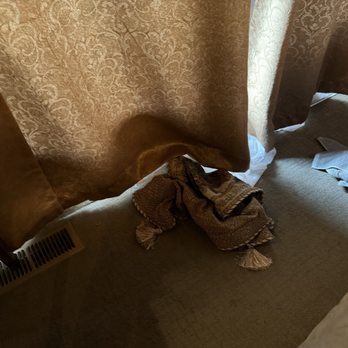 Park Hotel Yellowstone - Drapes fell down the first day. Everything is very precarious and not that clean. - Hotels Near Me - Gardiner, Montana Park Hotel Yellowstone - Drapes fell down the first day. Everything is very precarious and not that clean. - Hotels Near Me - Gardiner, Montana
