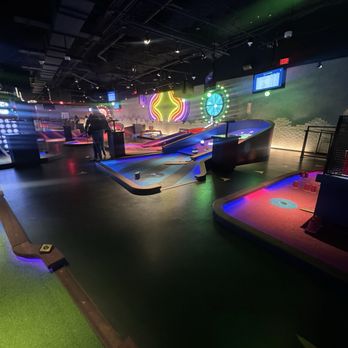 Puttshack - Mini Golf Near Me - Dunwoody, Georgia