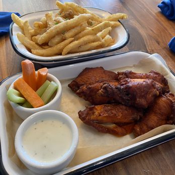 FastBreak - Chicken Wings, Truffle Fries - Sports Bars Near Me - Orlando, Florida FastBreak - Chicken Wings, Truffle Fries - Sports Bars Near Me - Orlando, Florida