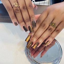 UT Nails & Spa - Cat eyes